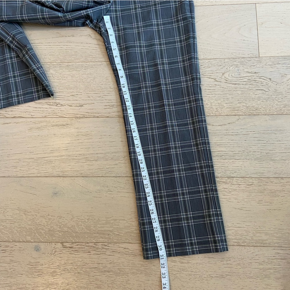 IZOD XFG Swingflex Golf Pants Size 10 Black Grey Straight Leg Performance EUC - Picture 8 of 8